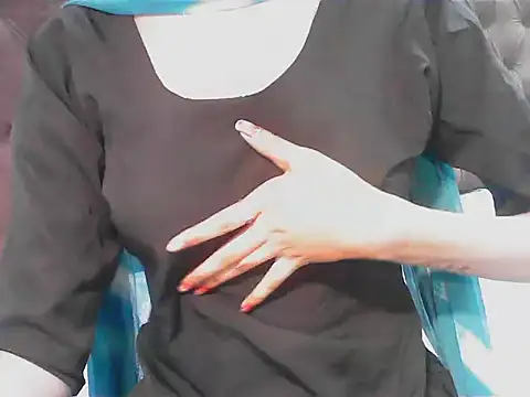 Snapshot of elize__ chatting on 12.05.25 elize online show from 12.05.25