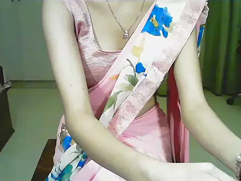Snapshot of elize__ chatting on 12.15.25 elize online show from 12.15.25