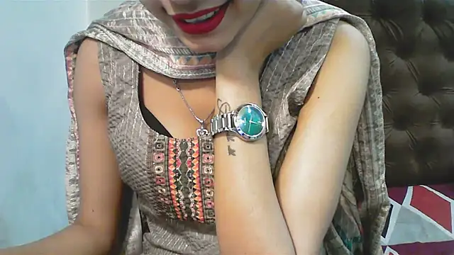 Snapshot of elize__ chatting on 12.23.25 elize online show from 12.23.25
