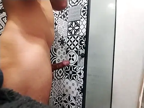 Snapshot of nazz01 chatting on 10.02.25 nazz01 online show from 10.02.25