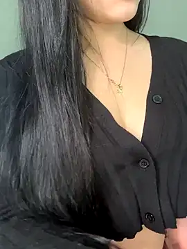 Snapshot of Donna11 chatting on 12.04.25 Donna11 online show from 12.04.25