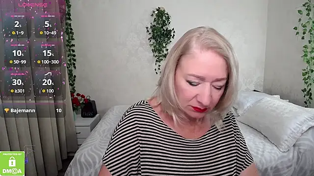 hunters woman online show from 09.21.25