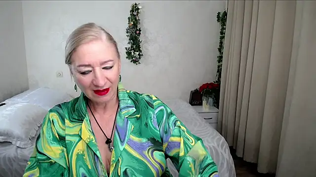 Snapshot of hunters_woman chatting on 07.17.26 hunters woman online show from 07.17.26
