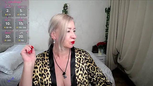 Snapshot of hunters_woman chatting on 07.19.26 hunters woman online show from 07.19.26
