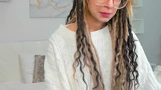 Snapshot of Ameli_Shell chatting on 10.13.25 Ameli Shell online show from 10.13.25