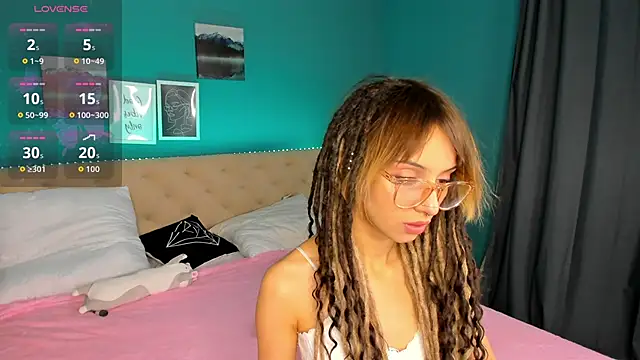 Snapshot of Ameli_Shell chatting on 10.14.25 Ameli Shell online show from 10.14.25