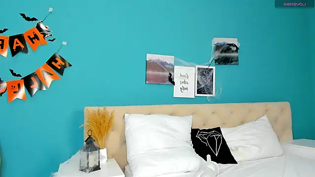 Snapshot of Ameli_Shell chatting on 10.30.25 Ameli Shell online show from 10.30.25