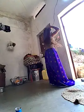 Snapshot of RAYI_Queen_3 chatting on 09.12.25 RAYI Queen 3 online show from 09.12.25