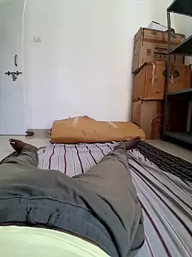 Snapshot of RAYI_Queen_3 chatting on 10.01.25 RAYI Queen 3 online show from 10.01.25