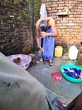 Snapshot of RAYI_Queen_3 chatting on 10.06.25 RAYI Queen 3 online show from 10.06.25