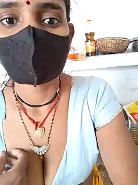 Snapshot of RAYI_Queen_3 chatting on 11.10.25 RAYI Queen 3 online show from 11.10.25