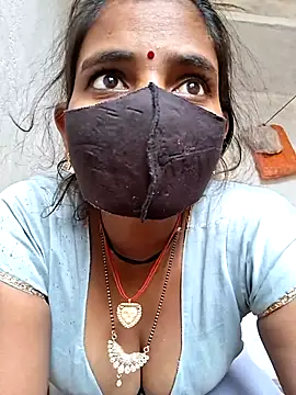 Snapshot of RAYI_Queen_3 chatting on 11.15.25 RAYI Queen 3 online show from 11.15.25