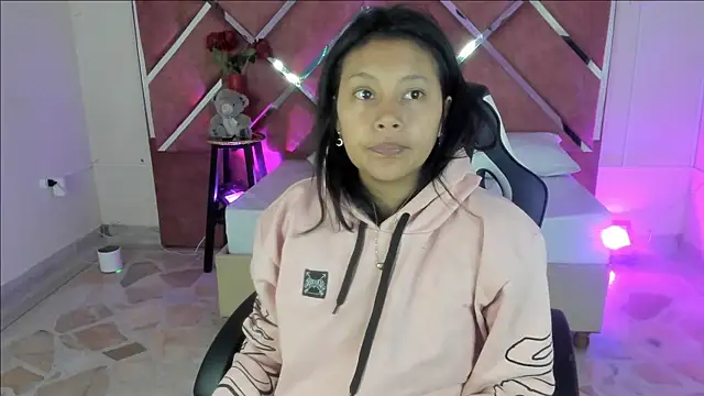 Snapshot of Dulce_Pettit chatting on 09.18.25 Dulce Pettit online show from 09.18.25