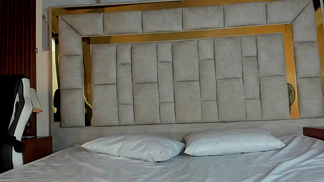 Snapshot of Dulce_Pettit chatting on 10.10.25 Dulce Pettit online show from 10.10.25