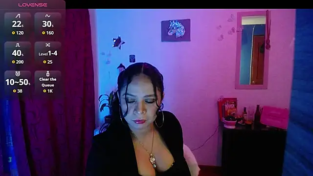 Snapshot of Sara_cute92 chatting on 09.24.25 Sara cute92 online show from 09.24.25