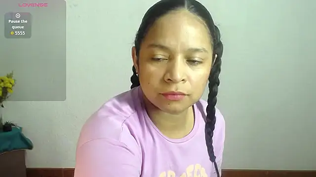 Snapshot of Sara_cute92 chatting on 10.04.25 Sara cute92 online show from 10.04.25