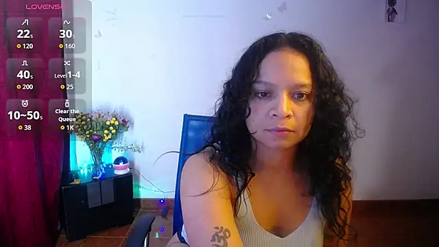 Snapshot of Sara_cute92 chatting on 10.21.25 Sara cute92 online show from 10.21.25