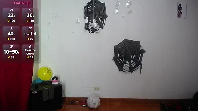 Snapshot of Sara_cute92 chatting on 10.27.25 Sara cute92 online show from 10.27.25