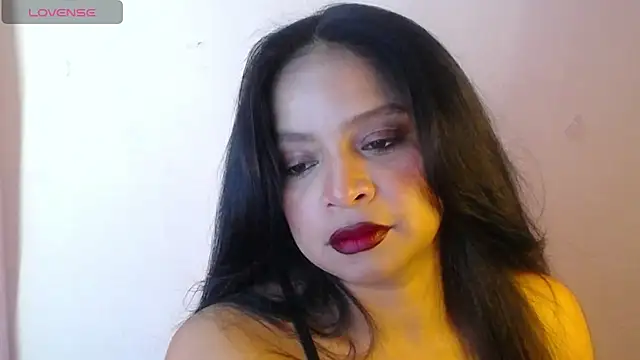 Snapshot of Sara_cute92 chatting on 10.28.25 Sara cute92 online show from 10.28.25