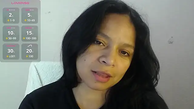 Snapshot of Sara_cute92 chatting on 10.30.25 Sara cute92 online show from 10.30.25