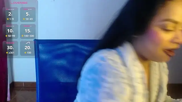 Snapshot of Sara_cute92 chatting on 10.31.25 Sara cute92 online show from 10.31.25