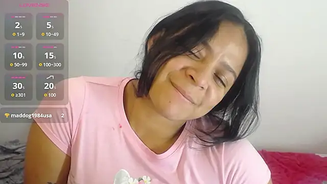 Snapshot of Sara_cute92 chatting on 11.19.25 Sara cute92 online show from 11.19.25