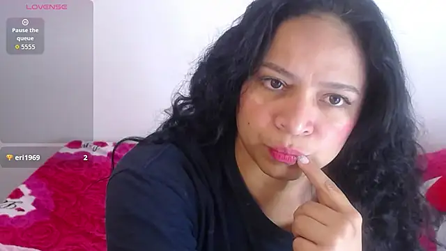 Snapshot of Sara_cute92 chatting on 11.27.25 Sara cute92 online show from 11.27.25