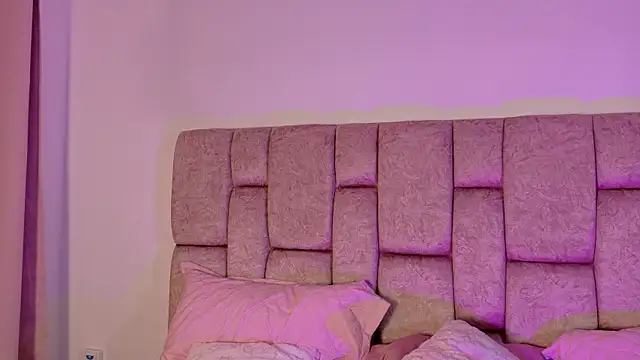 Snapshot of LolaYun chatting on 09.12.25 LolaYun online show from 09.12.25