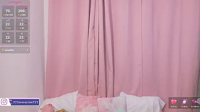 Snapshot of LolaYun chatting on 10.29.25 LolaYun online show from 10.29.25