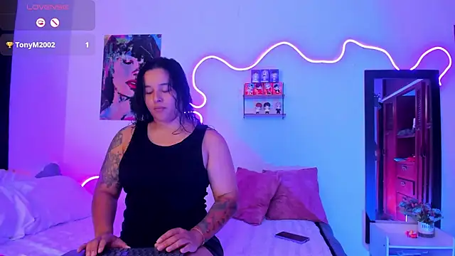 Snapshot of Dilan_and_Mia chatting on 10.01.25 Dilan and Mia online show from 10.01.25