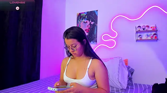 Snapshot of Dilan_and_Mia chatting on 11.14.25 Dilan and Mia online show from 11.14.25