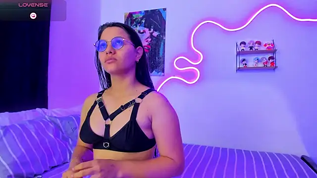 Snapshot of Dilan_and_Mia chatting on 11.15.25 Dilan and Mia online show from 11.15.25