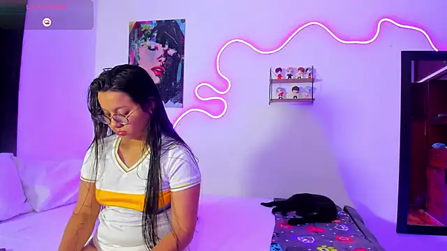 Snapshot of Dilan_and_Mia chatting on 11.19.25 Dilan and Mia online show from 11.19.25