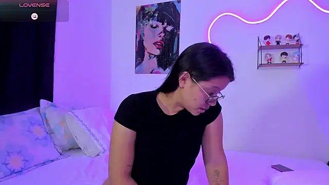 Snapshot of Dilan_and_Mia chatting on 11.21.25 Dilan and Mia online show from 11.21.25