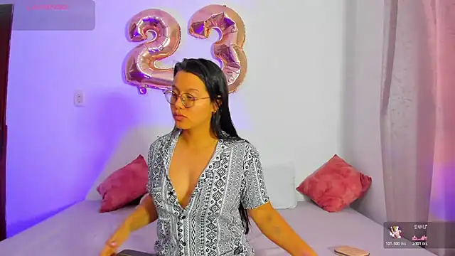 Snapshot of Dilan_and_Mia chatting on 11.22.25 Dilan and Mia online show from 11.22.25