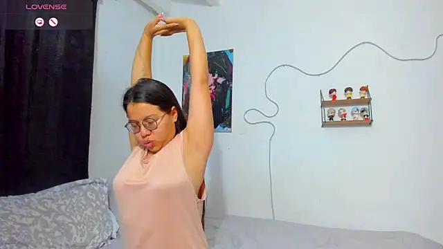 Snapshot of Dilan_and_Mia chatting on 12.17.25 Dilan and Mia online show from 12.17.25