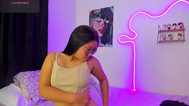 Snapshot of Dilan_and_Mia chatting on 12.21.25 Dilan and Mia online show from 12.21.25