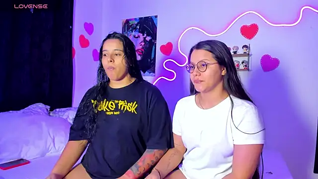 Dilan and Mia online show from 04.14.26