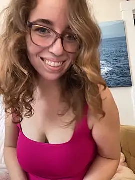 Snapshot of sweetsocalgirl chatting on 09.22.25 sweetsocalgirl online show from 09.22.25