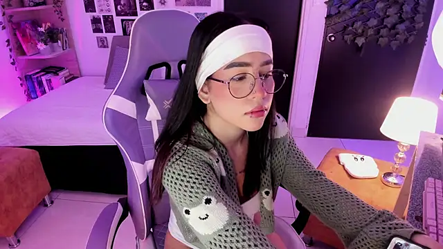 Snapshot of Liz_rogers_x chatting on 11.20.25 Liz rogers x online show from 11.20.25