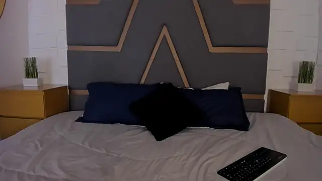 Snapshot of MeganHoffmaan chatting on 11.17.25 MeganHoffmaan online show from 11.17.25