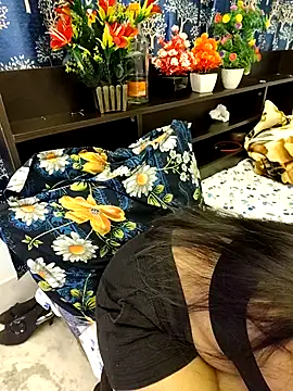 Snapshot of priya_26 chatting on 12.18.25 priya 26 online show from 12.18.25