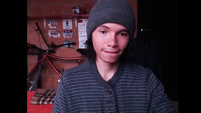 Xoxo Smiles online show from 09.24.25