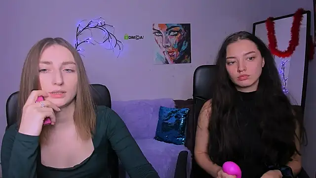 Snapshot of eva_smiith_ chatting on 11.18.25 eva smiith online show from 11.18.25