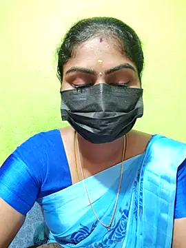 Snapshot of Tamil_Princess12 chatting on 10.26.25 Tamil Princess12 online show from 10.26.25