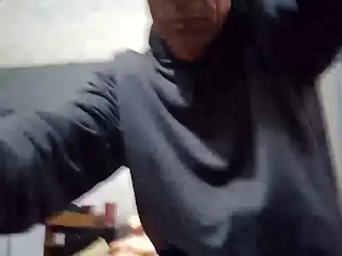 Snapshot of BrenoAvelar chatting on 05.04.26 BrenoAvelar online show from 05.04.26