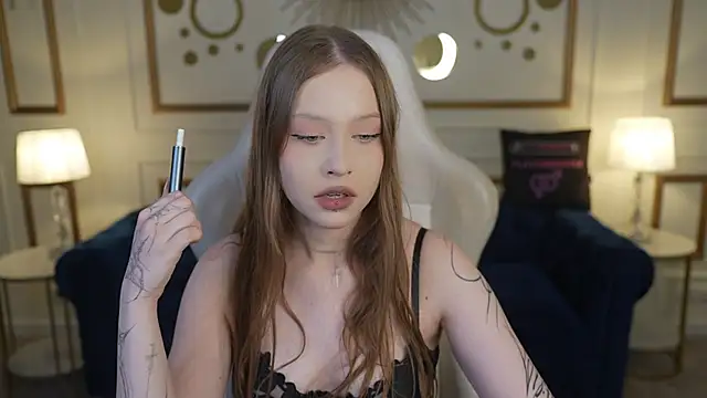 Snapshot of Esmie_Smile chatting on 11.14.25 Esmie Smile online show from 11.14.25