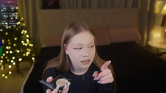 Esmie Smile online show from 12.17.25