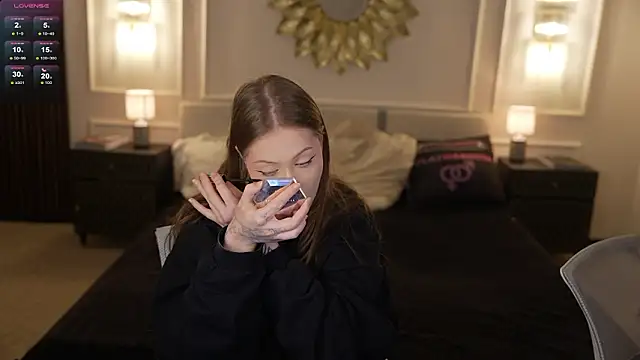 Snapshot of Esmie_Smile chatting on 02.05.26 Esmie Smile online show from 02.05.26