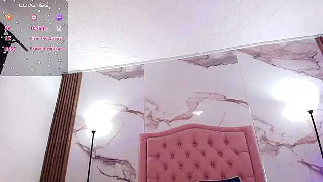 Snapshot of AlyaThompson chatting on 10.10.25 AlyaThompson online show from 10.10.25